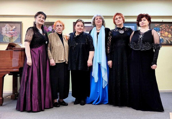 Нам дороги эти позабыть нельзя