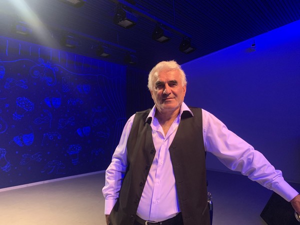 Пока Земля ещё вертится. Булату Окуджаве посвящается