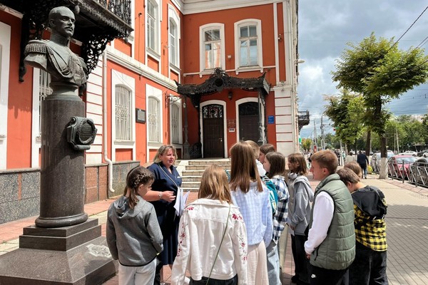 Программа «Парадный въезд: прогулка по Московской»