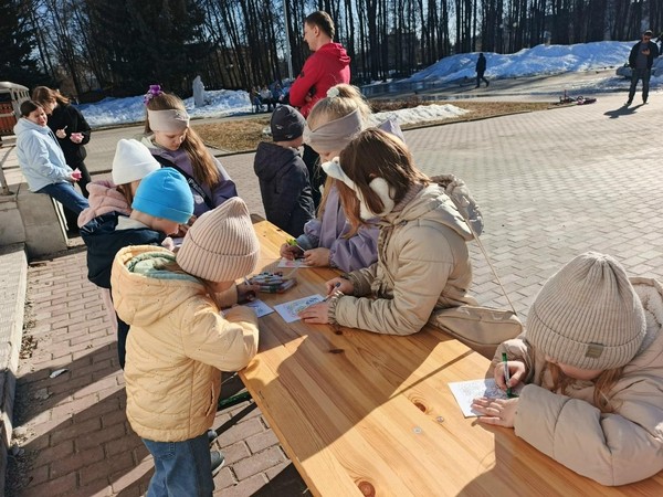 Игровая программа «Мир на ладошке»