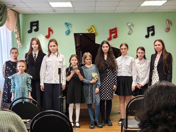 «На клавишах весны»