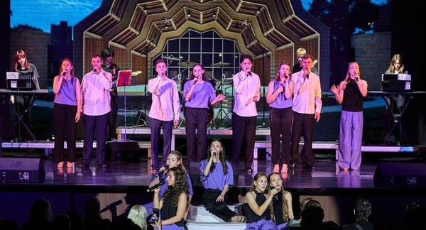 Концерт народного самодеятельного коллектива вокального ансамбля «Солнечный город» «Мечты о разном»