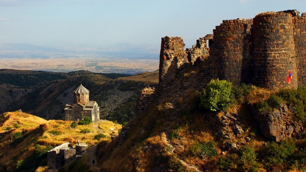 Гора Арагац, озеро Кари, крепость Амберд и монастырь Сагмосаванк