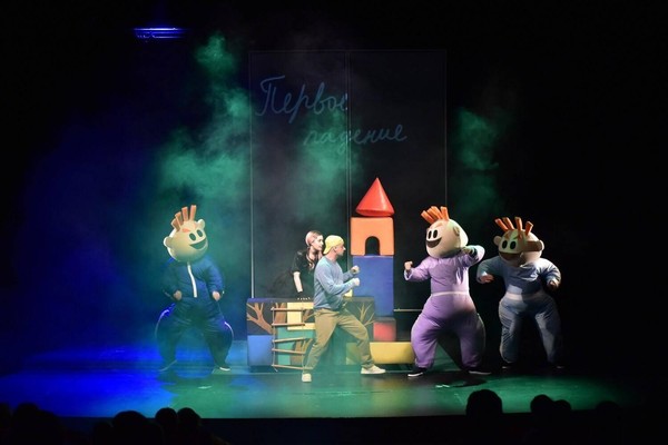 Спектакль «Мальчик-головошар»