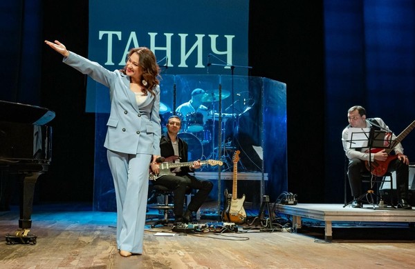 Концерт «А белый лебедь на пруду…»