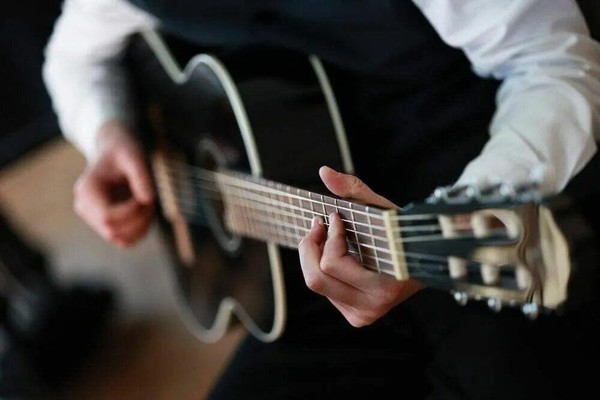 Весенний гитарник