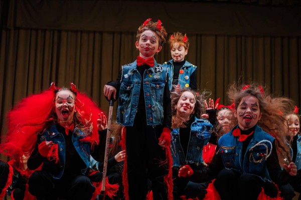 Спектакль «Черти, или сказка о Попе и работнике его Балде»