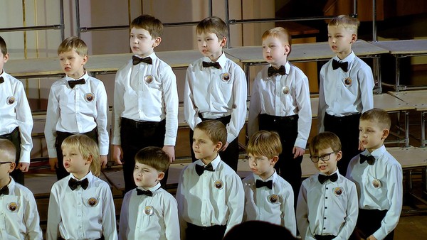 Музыкальная гостиная «Листая страницы хоровых произведений для младшего хора»