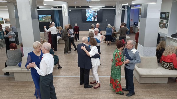 Танцевальный вечер отдыха «Счастливо жить одному невозможно…»