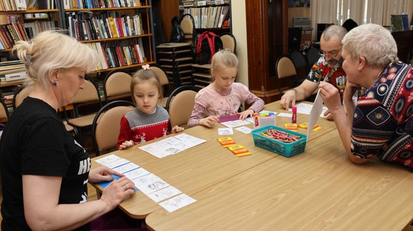 Занятие в изостудии «Акварелька» с мастер-классом