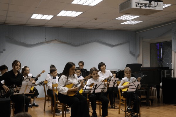 Концерты в рамках родительских собраний отдела народных инструментов