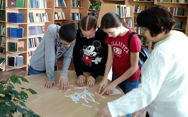 Литературный час «Есть мгновенья дум упорных…»