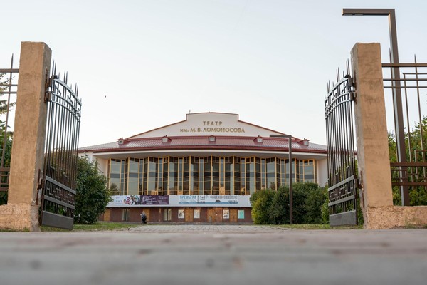 Спектакль «Вратарь и море»