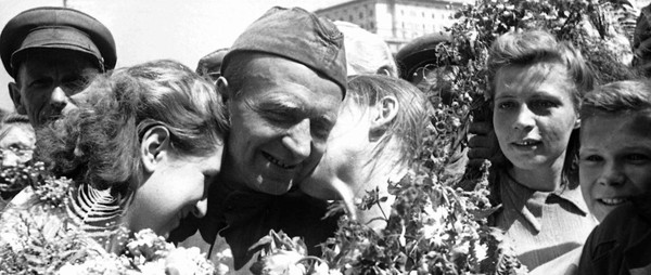 Литературно-музыкальная постановка «Мама – мы Победили!»