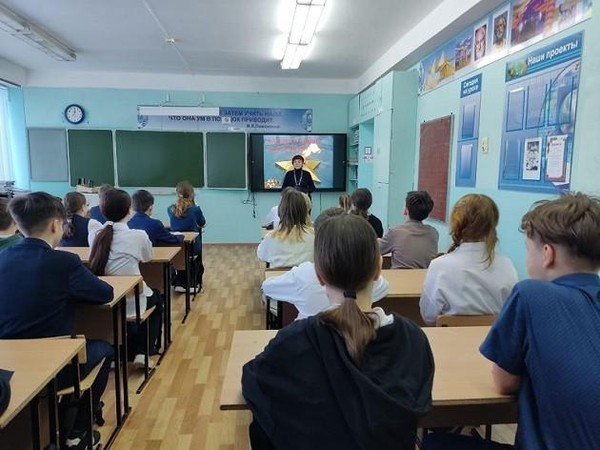 Урок мужества «Есть в красках Победы оттенки войны»