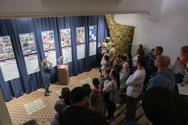 Экскурсия по выставке «Истории Победы»