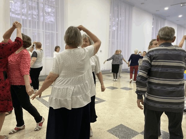 «Приглашение к танцу»