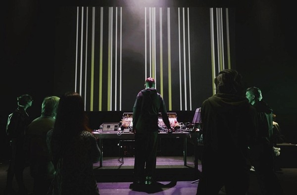 Новая XIII. Шумная комната. Хэппенинг в гараже