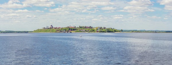 Прогулка на парусной яхте по Волге