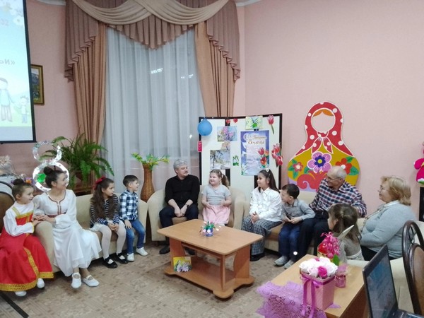 Познавательный час «Книга + семья лучшие друзья»