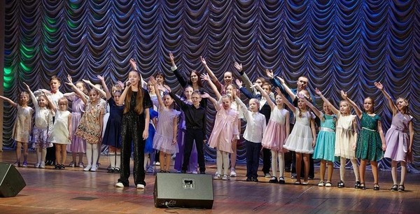 Отчетный концерт вокального коллектива «Ассоль» «На весёлой и доброй планете»