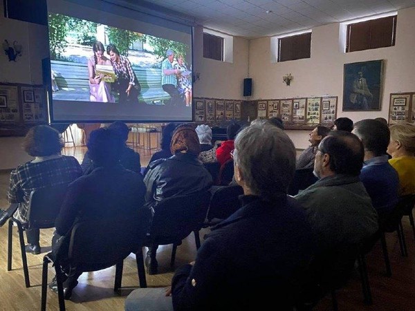 Трансляция фильма «Большая семья»