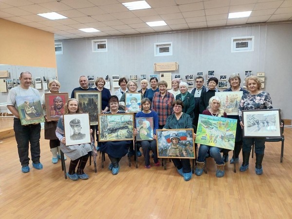 Выставка рисунков «Моя семья» к Международному дню семьи