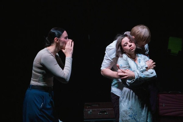 Спектакль «За закрытыми дверями»