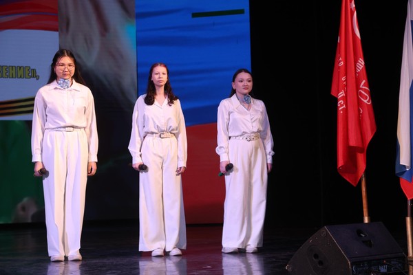 Концертная программа «Мир раскрасим голосами»