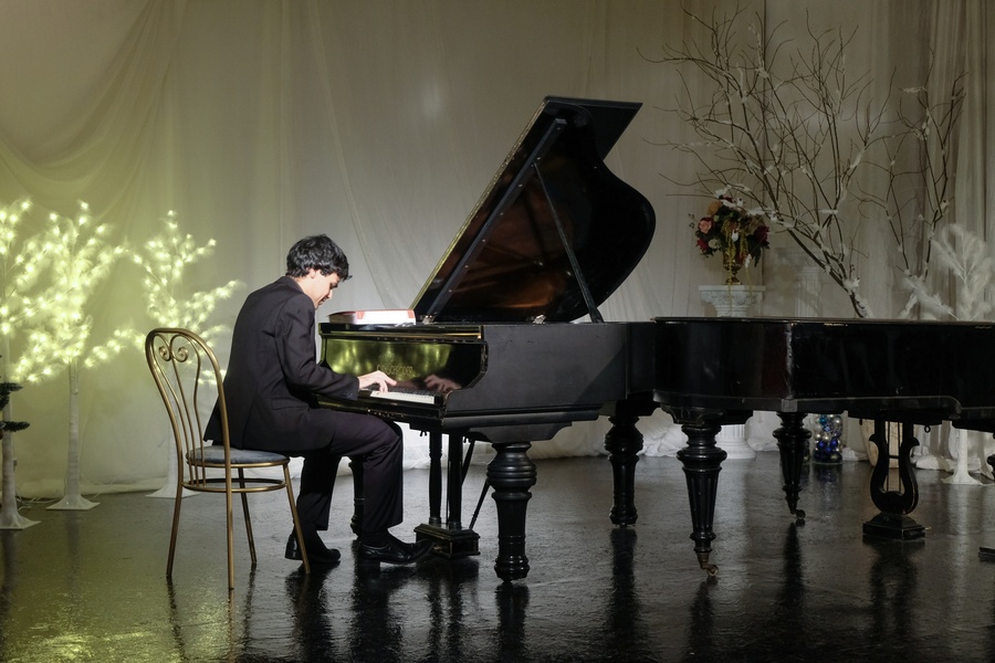"На грани музыки и чувств" Владимир Рыбаков, фортепианный концерт