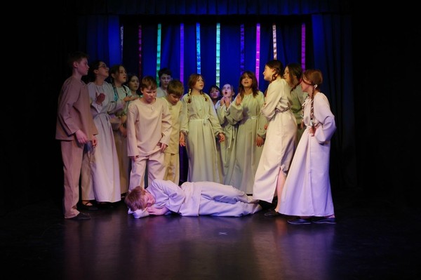 Спектакль «Сказка о Емеле-лодыре, царе Горохе, царевне Несмеяне и волшебном щучьем Слове»