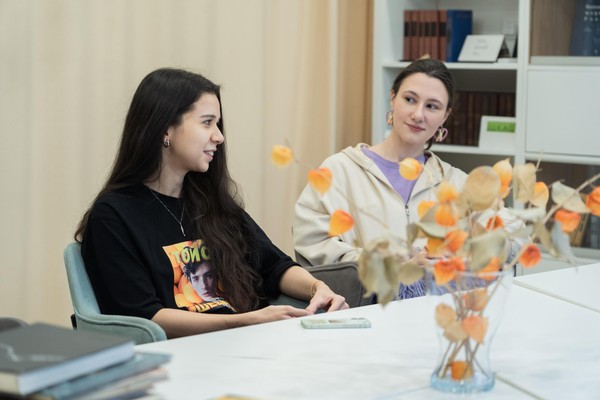 Новые старые сказки: читаем «Девочек» Аннет Схап