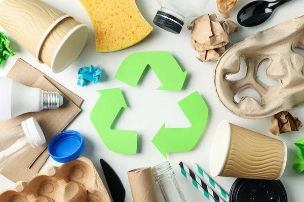 Открытие выставки поделок из вторсырья «Вторая жизнь вещей: искусство переработки»