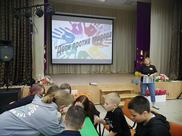 Информационно-познавательная программа«Мы -против террора »