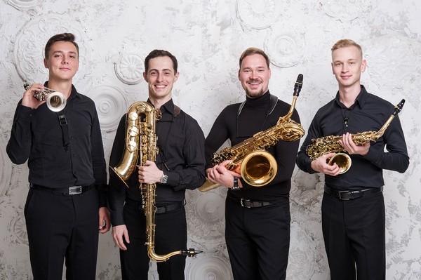 Воздух. Танцы с саксофоном