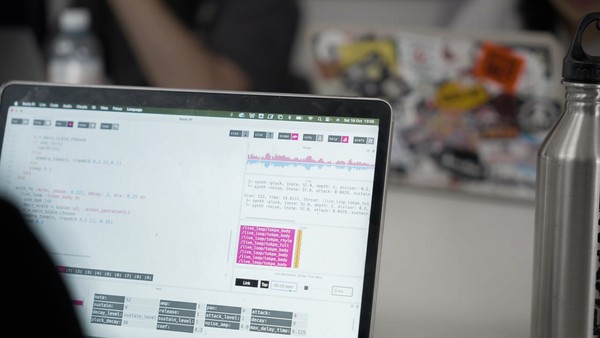 Казахская музыкальная традиция импровизации и протеста: алгоритмический төкпе через live coding