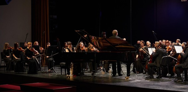 Концерт Симфонического оркестра и Екатерины Мечетиной