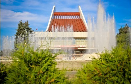 Мир, труд, май