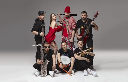 Хиты «Ленинграда» и «Руки вверх» от группы «Барни Барфлай»