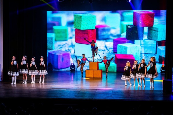 Концерт «Яркие краски детства»