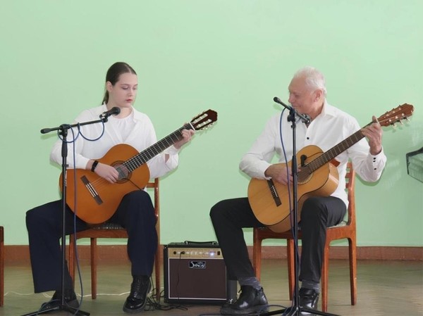 Концерт клуба любителей гитарной музыки «Военные песни»