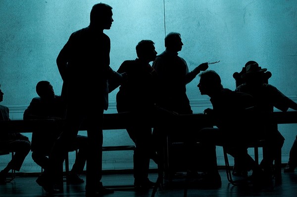 Спектакль «12 разгневанных мужчин»