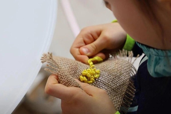 Мастер-класс «Весенняя открытка в технике айрис-фолдинг»