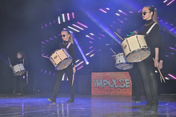 Отчетный концерт коллективов оркестра барабанщиц «Виктория» и центра танца «Импульс»