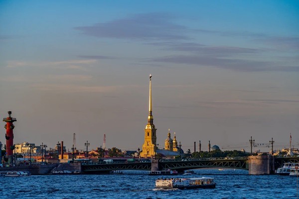 Обзорная экскурсия по Санкт-Петербургу с прогулкой на теплоходе на закат в Финский залив под живую музыку