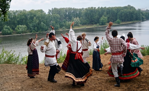 Вниз по матушке по Волге