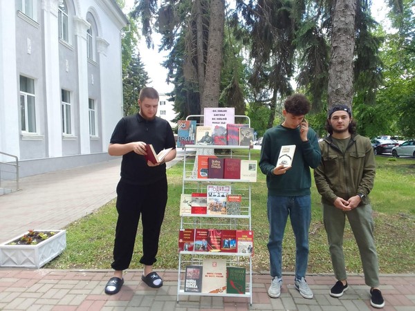 Книжно–иллюстративная выставка «У памяти нет срока давности»