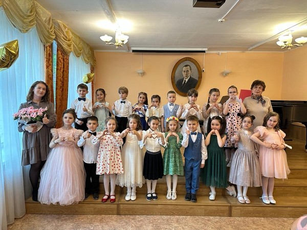 Урок-концерт хора подготовительного отделения «Солнечные зайчики»