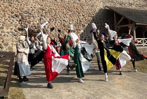 Спектакль «Город мастеров, или Сказка о двух горбунах»