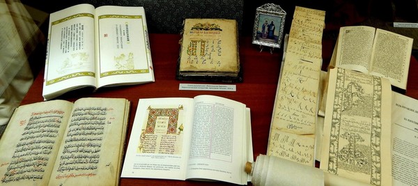 Выставка «Звучат лишь письмена»